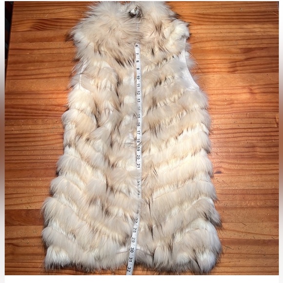 BCBG MAXAZRIA Darah Fur Vest in Cream~ Excellent Condition ~ Size XS
$277 - Picture 6 of 12